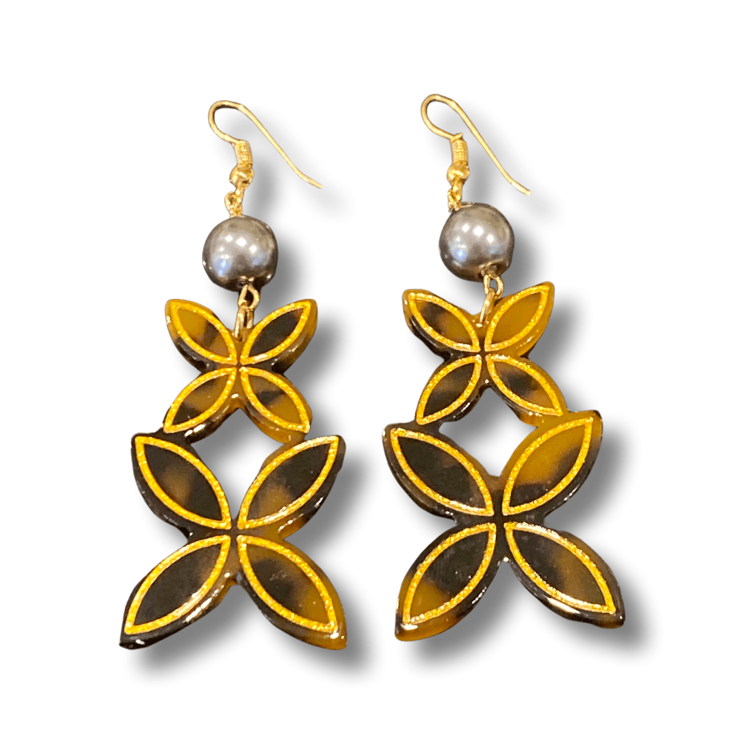 Faux Turtle Shell Flower Shape Earrings - Image 3