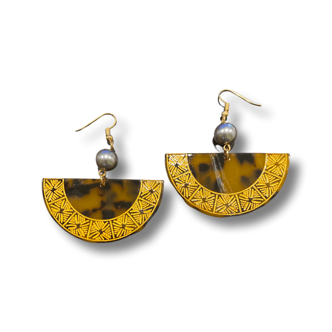 Faux Turtle Shell Island Pattern Semi Circle with Pearl Earrings - Image 2