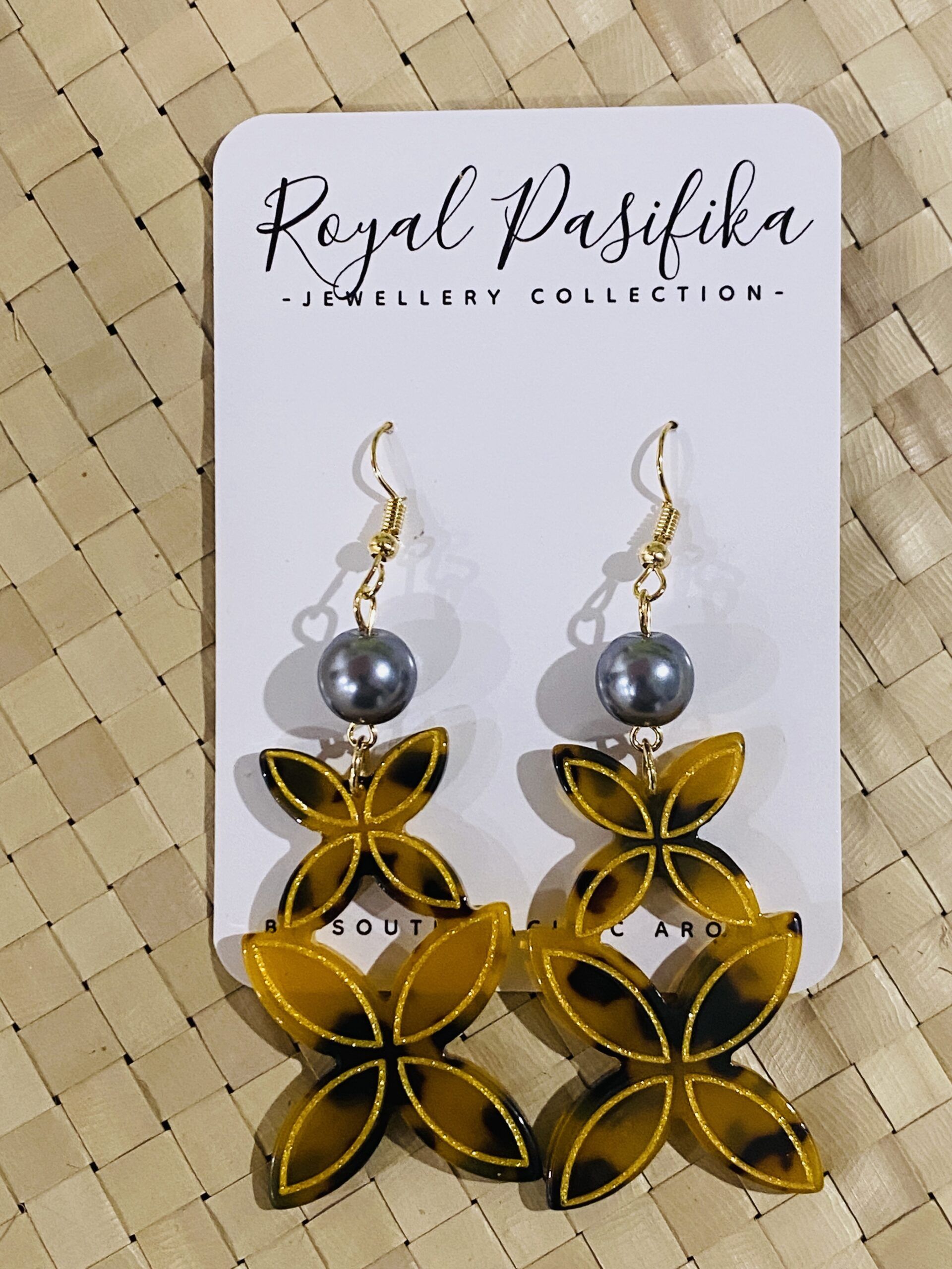 Faux Turtle Shell Flower Shape Earrings