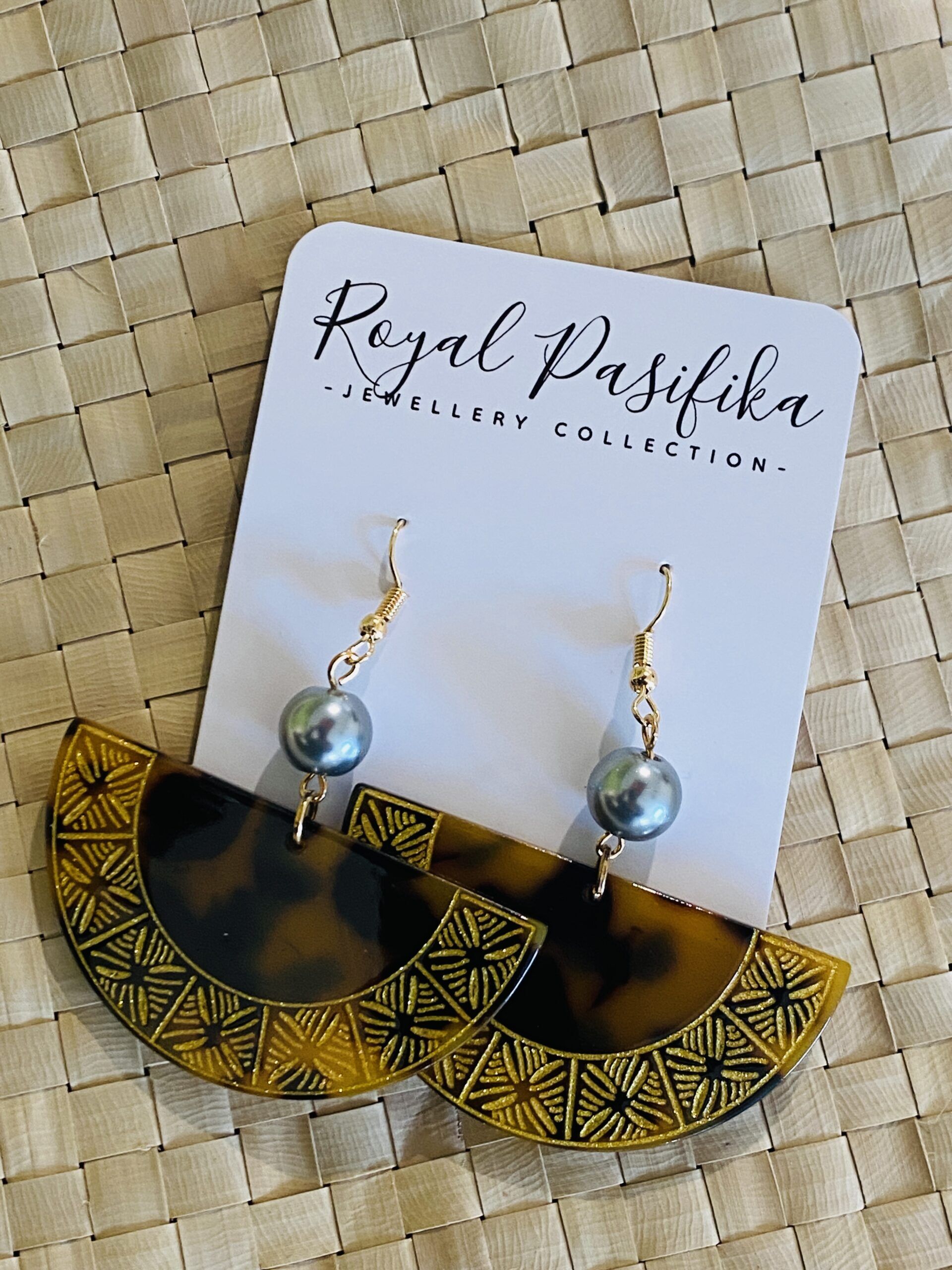 Faux Turtle Shell Island Pattern Semi Circle with Pearl Earrings