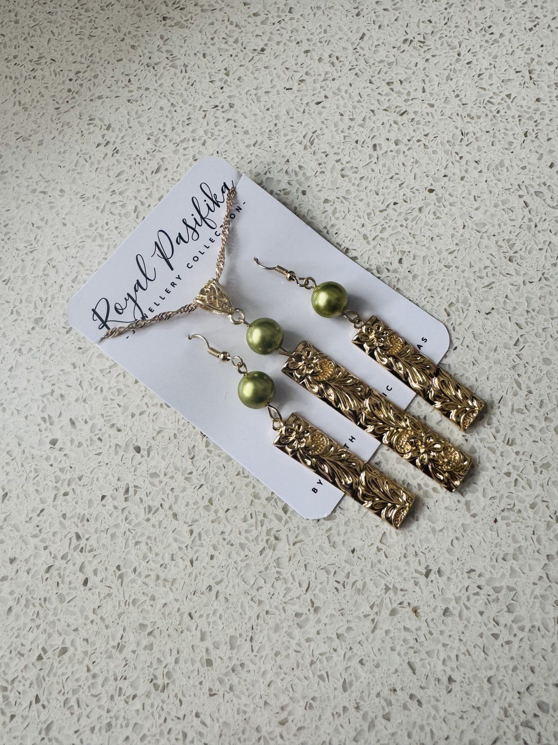 SALE - $20.00 Hawaiian Gold Plated Flower & Pearl 2pc Set - Image 5